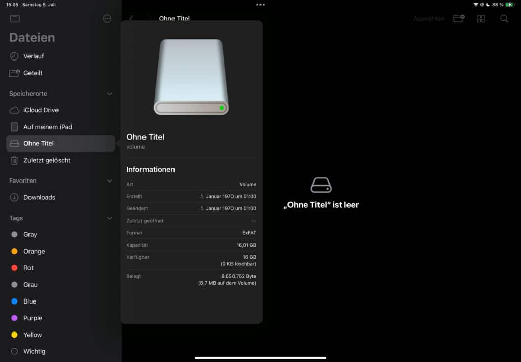 USB-Stick auf dem iPad formatieren: Das „Informationen“-Panel zeigt dir Details zum Stick oder der externen Festplatte.